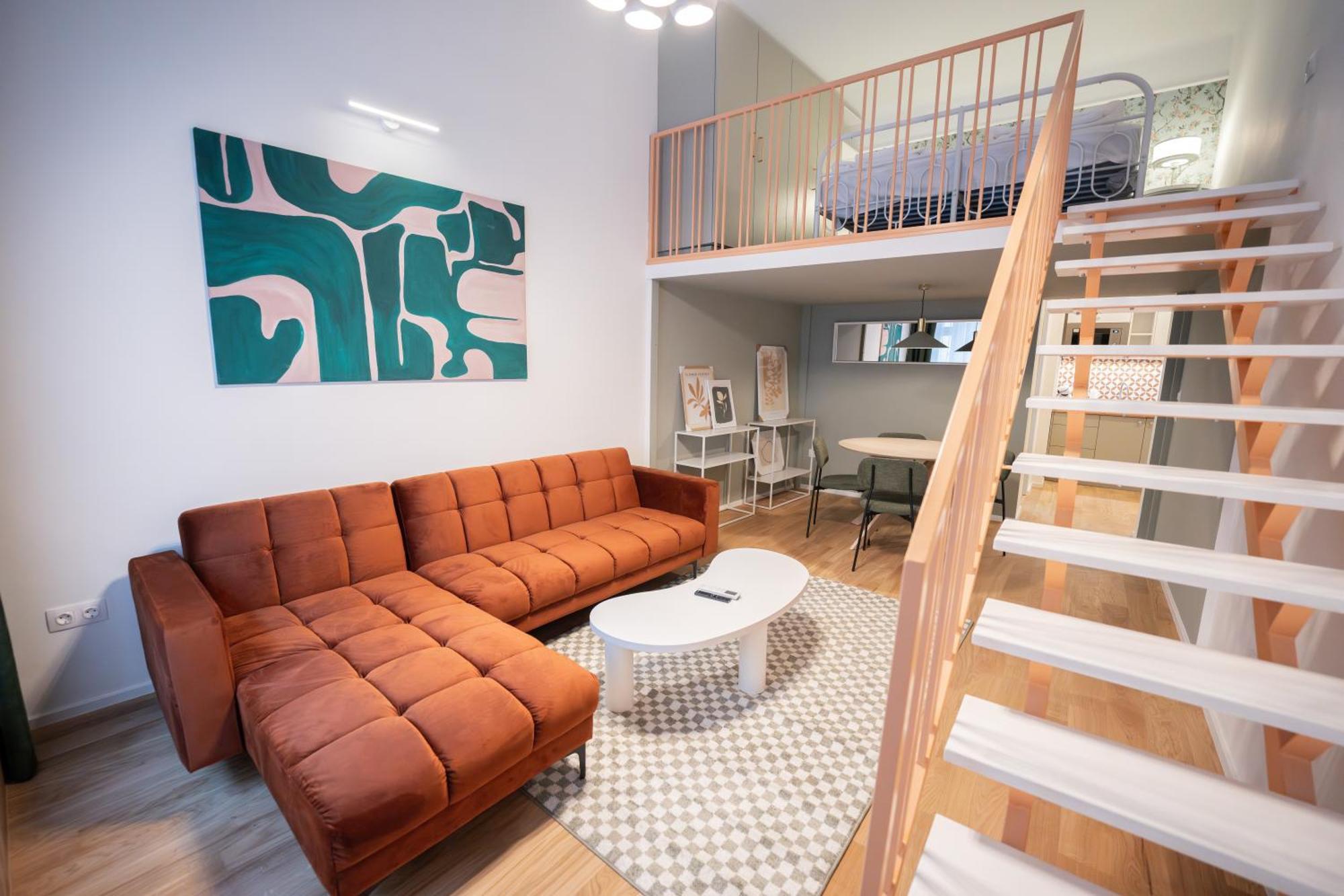 Appartement I Got 5 On It #2 - Brand New By Pink Flamingo